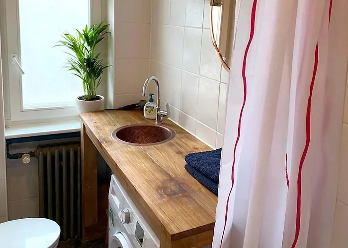 فيلة Near Berlin *