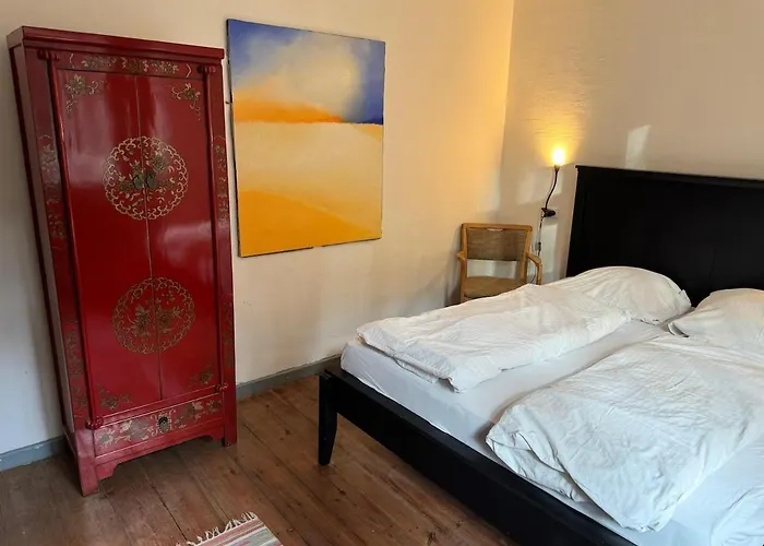 Near Berlin فيلة