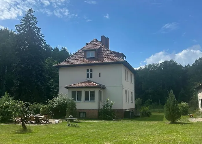 فيلة Near Berlin *